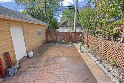 Tiny photo for 5830 N Kenton Avenue, Chicago, IL 60646 (MLS # 12499763)