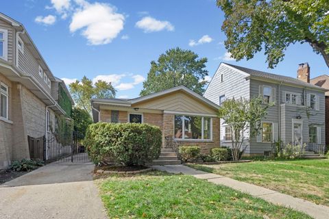 Tiny photo for 5830 N Kenton Avenue, Chicago, IL 60646 (MLS # 12499763)