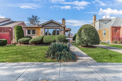 Photo of 9716 S Harding Avenue, Evergreen Park, IL 60805 (MLS # 12506610)