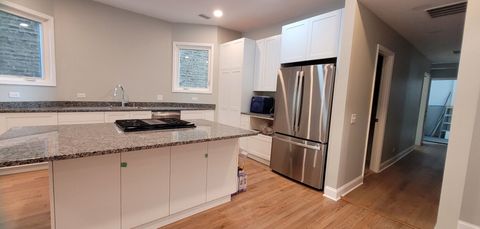 2131 W Grace Street W 1 Chicago IL 60618