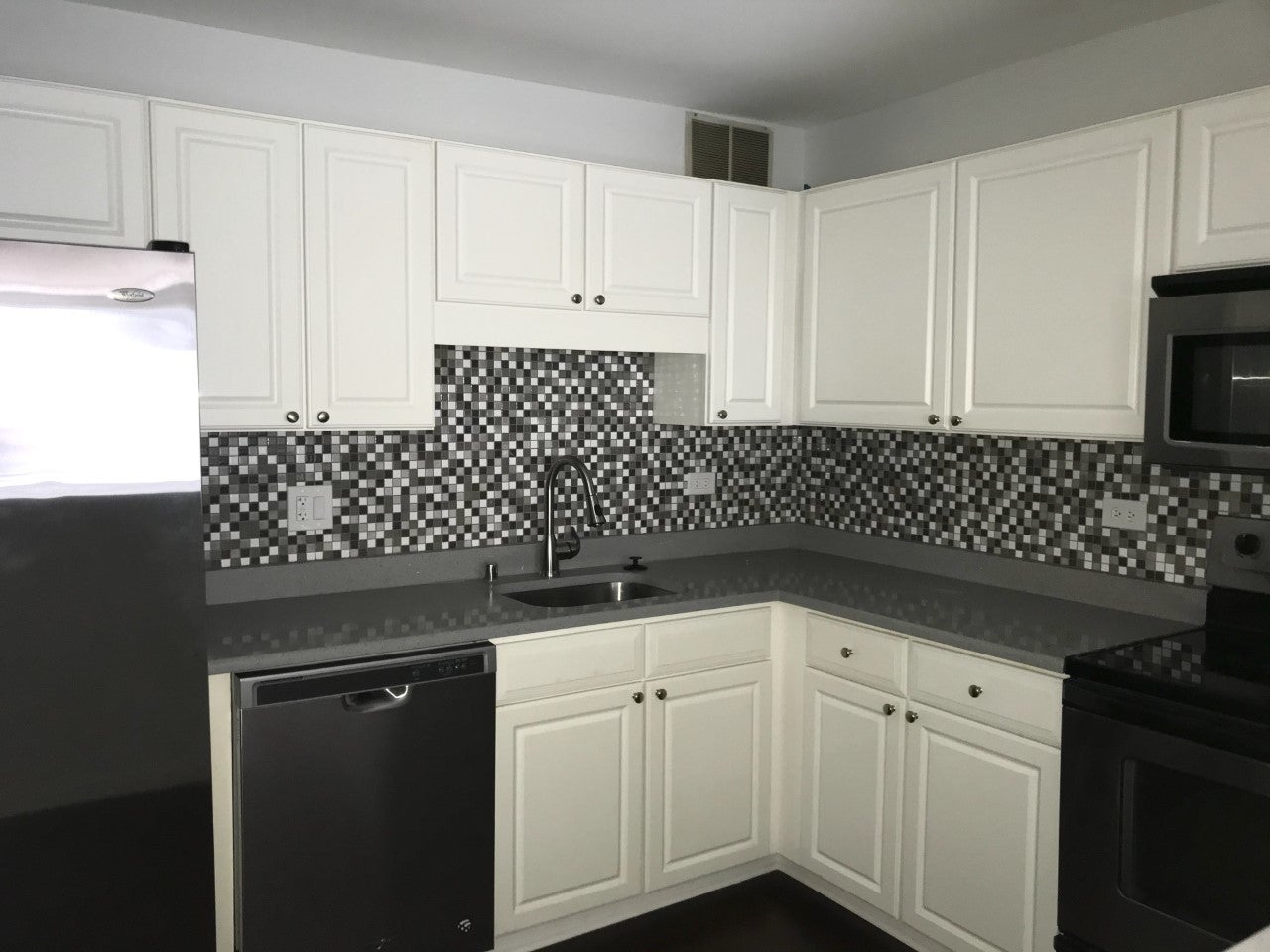 211 E OHIO Street 1608