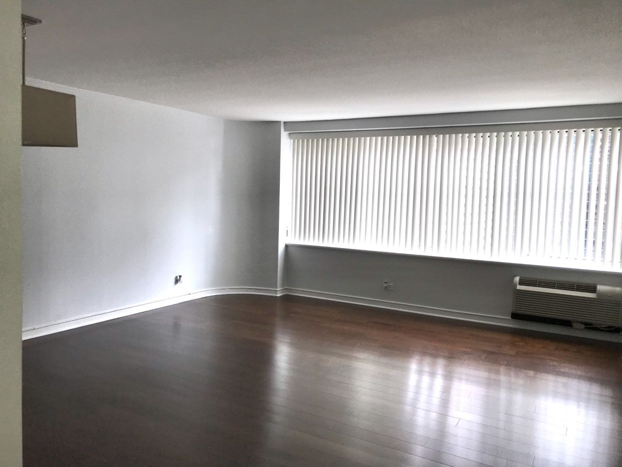 211 E OHIO Street 1608
