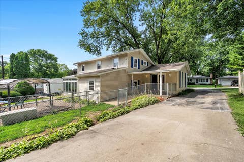 Tiny photo for 919 Colony Drive, Davenport, IA 52806 (MLS # 12692884)