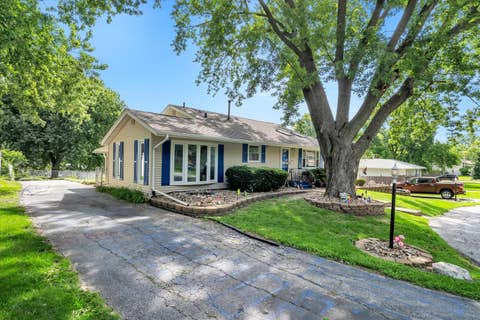 Tiny photo for 919 Colony Drive, Davenport, IA 52806 (MLS # 12692884)