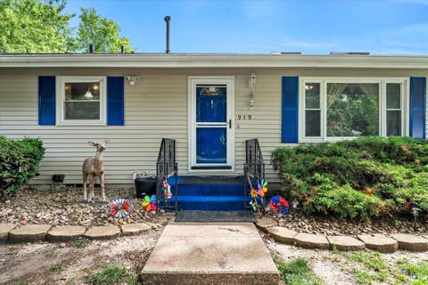 Tiny photo for 919 Colony Drive, Davenport, IA 52806 (MLS # 12692884)