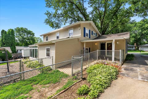 Tiny photo for 919 Colony Drive, Davenport, IA 52806 (MLS # 12692884)