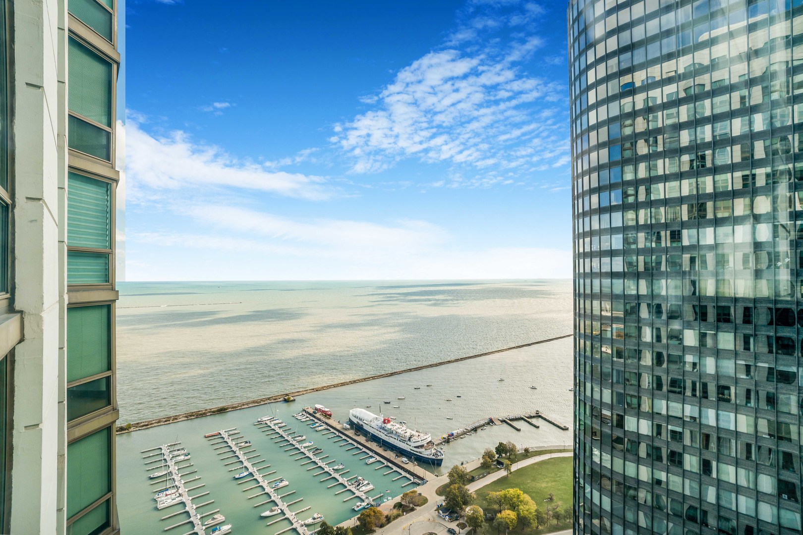 195 N Harbor Drive 4105