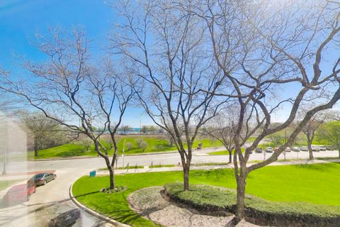Tiny photo for 3180 N Lake Shore Drive #2E, Chicago, IL 60657 (MLS # 12622237)