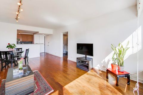 Tiny photo for 3180 N Lake Shore Drive #2E, Chicago, IL 60657 (MLS # 12622237)