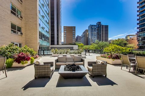 Tiny photo for 3180 N Lake Shore Drive #2E, Chicago, IL 60657 (MLS # 12622237)