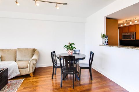 Tiny photo for 3180 N Lake Shore Drive #2E, Chicago, IL 60657 (MLS # 12622237)