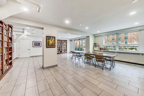 Tiny photo for 3180 N Lake Shore Drive #2E, Chicago, IL 60657 (MLS # 12622237)