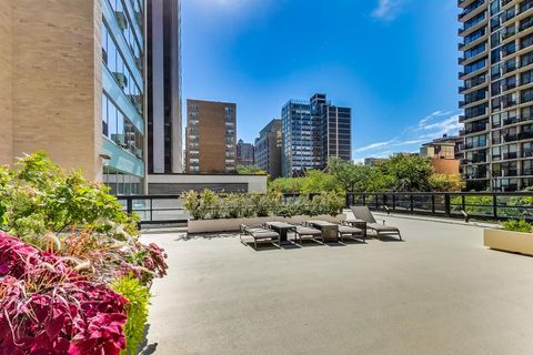 Tiny photo for 3180 N Lake Shore Drive #2E, Chicago, IL 60657 (MLS # 12622237)