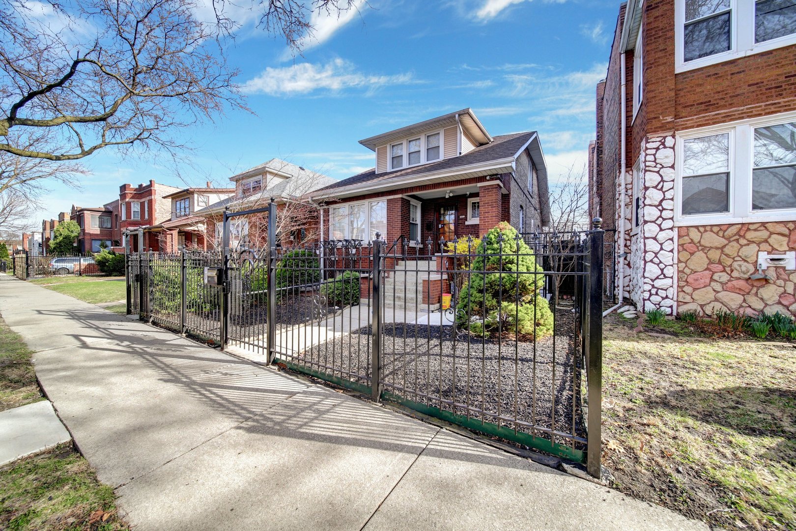 4339 W SCHUBERT Avenue