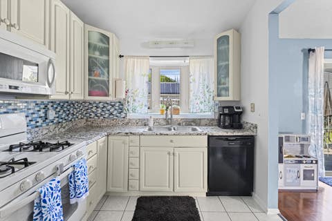 Tiny photo for 30W008 Danbury Drive, Warrenville, IL 60555 (MLS # 12696435)