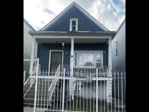 Photo of 1250 W 49th Place, Chicago, IL 60609 (MLS # 12626747)