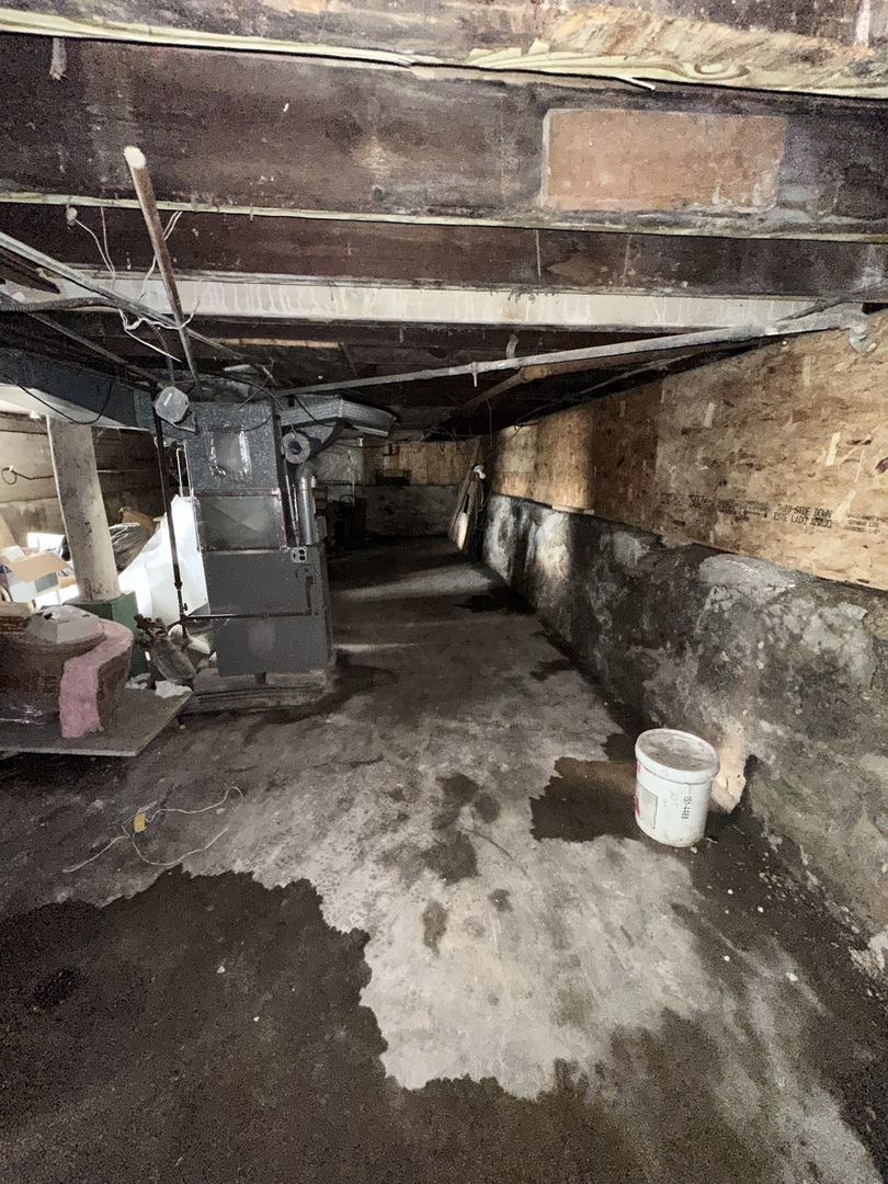 727 W 47th Place
