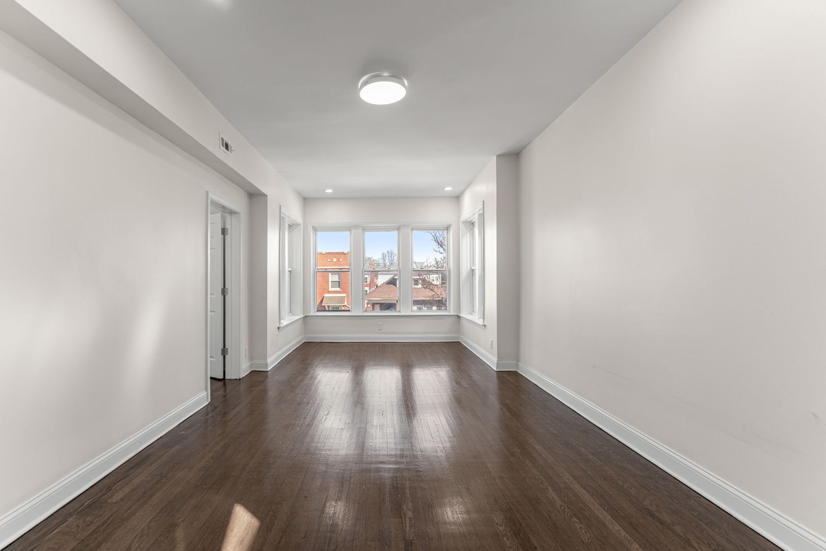 7532 S Champlain Avenue