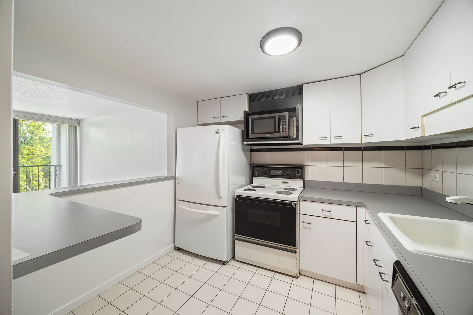 2015 S FINLEY Road 302