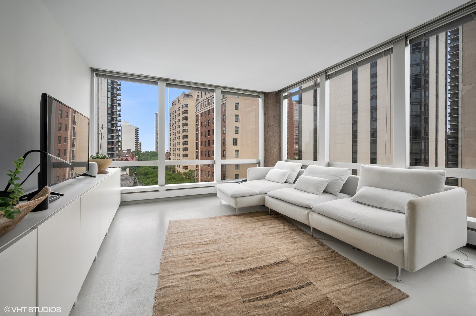 1300 N Astor Street 8B