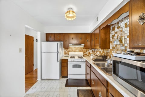 Tiny photo for 3237 S Manor Drive #110, Lansing, IL 60438 (MLS # 12661257)