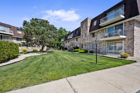 Tiny photo for 3237 S Manor Drive #110, Lansing, IL 60438 (MLS # 12661257)