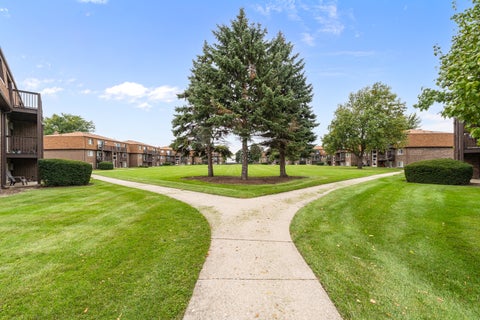 Tiny photo for 113 Boardwalk Street #E, Elk Grove Village, IL 60007 (MLS # 12764952)