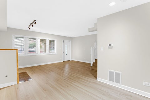 Tiny photo for 601 South Boulevard #E, Oak Park, IL 60302 (MLS # 12720480)