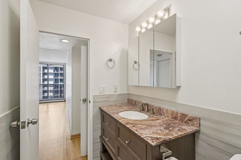 Tiny photo for 6007 N Sheridan Road #25F, Chicago, IL 60660 (MLS # 12473353)