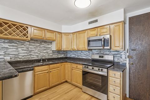 Tiny photo for 6007 N Sheridan Road #25F, Chicago, IL 60660 (MLS # 12473353)