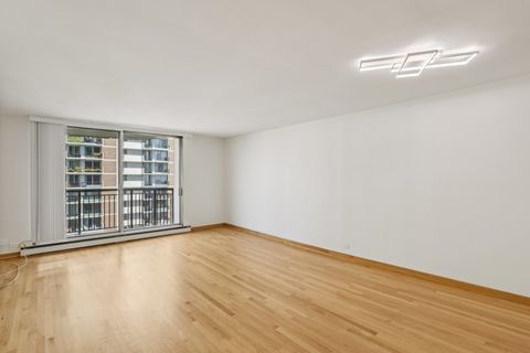 Tiny photo for 6007 N Sheridan Road #25F, Chicago, IL 60660 (MLS # 12473353)
