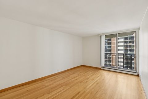 Tiny photo for 6007 N Sheridan Road #25F, Chicago, IL 60660 (MLS # 12473353)