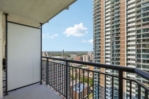 Tiny photo for 6007 N Sheridan Road #25F, Chicago, IL 60660 (MLS # 12473353)