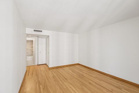 Tiny photo for 6007 N Sheridan Road #25F, Chicago, IL 60660 (MLS # 12473353)