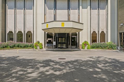 Tiny photo for 6007 N Sheridan Road #25F, Chicago, IL 60660 (MLS # 12473353)