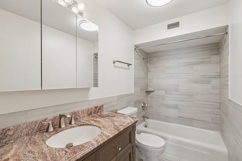 Tiny photo for 6007 N Sheridan Road #25F, Chicago, IL 60660 (MLS # 12473353)