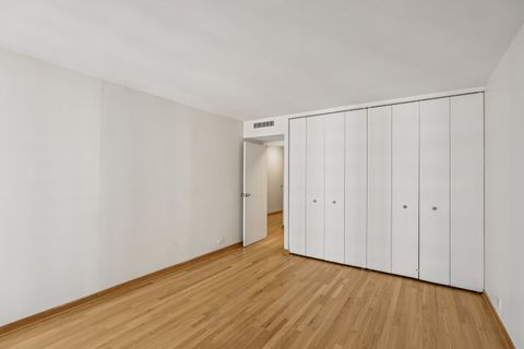 Tiny photo for 6007 N Sheridan Road #25F, Chicago, IL 60660 (MLS # 12473353)
