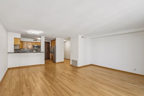 Tiny photo for 6007 N Sheridan Road #25F, Chicago, IL 60660 (MLS # 12473353)
