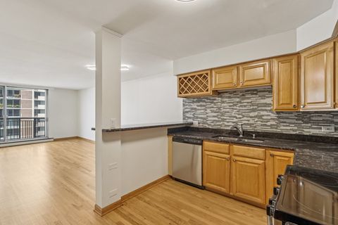 Tiny photo for 6007 N Sheridan Road #25F, Chicago, IL 60660 (MLS # 12473353)