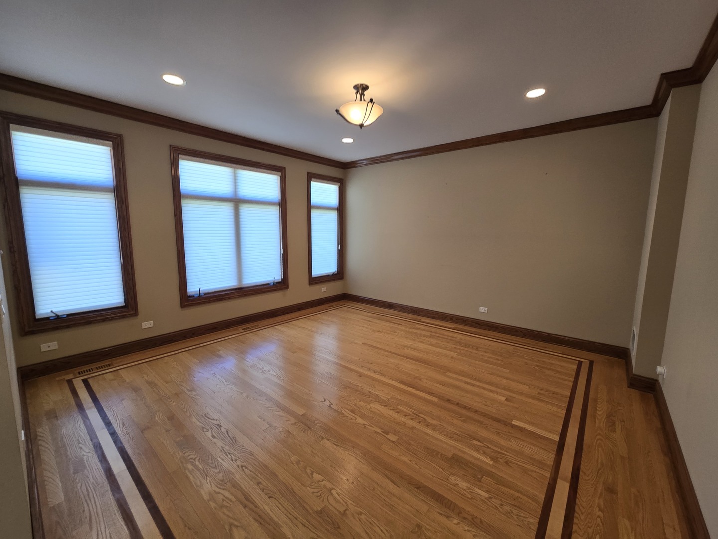 839 Parkside Avenue N