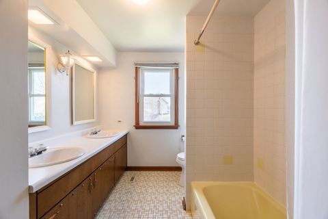 Tiny photo for 1418 S Princeton Avenue, Arlington Heights, IL 60005 (MLS # 12591823)