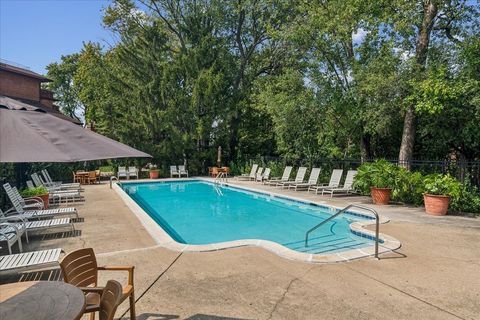 Tiny photo for 706 Waukegan Road #4, Glenview, IL 60025 (MLS # 12566736)