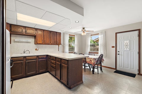 Tiny photo for 5547 Fairway Drive, Crestwood, IL 60418 (MLS # 12665288)
