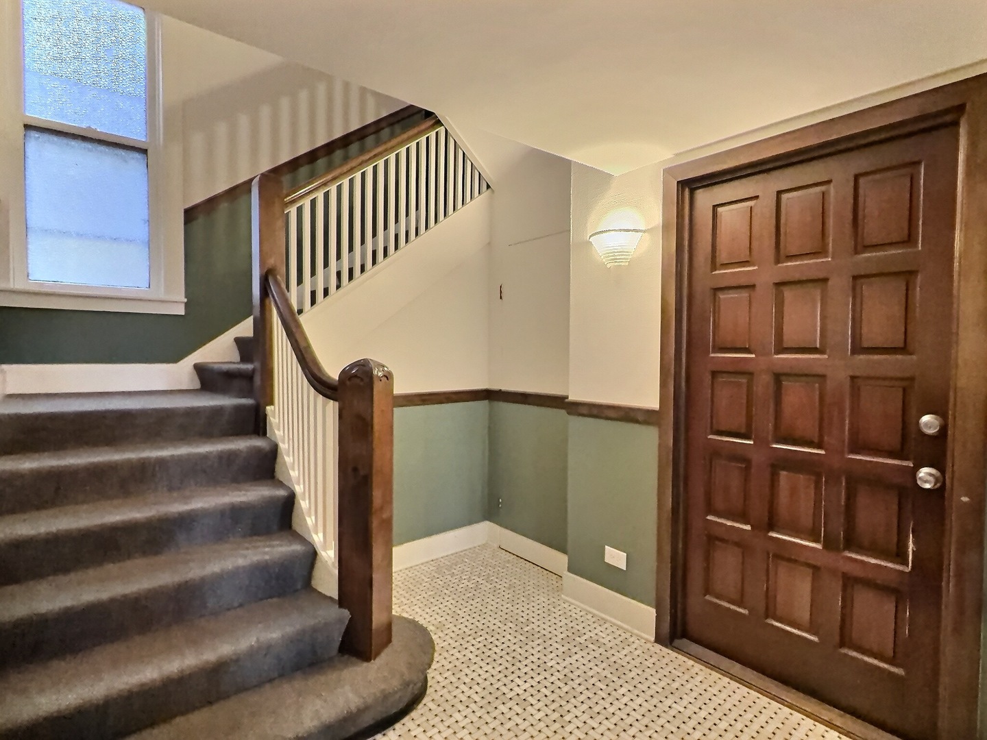 2921 N Pine Grove Avenue 1