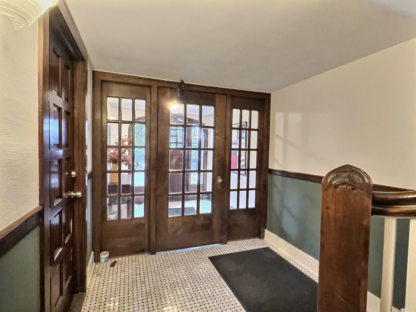 2921 N Pine Grove Avenue 1