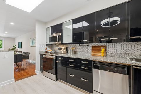 Tiny photo for 1234 Elmwood Avenue #2F, Evanston, IL 60202 (MLS # 12695719)