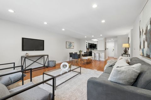 Tiny photo for 1234 Elmwood Avenue #2F, Evanston, IL 60202 (MLS # 12695719)