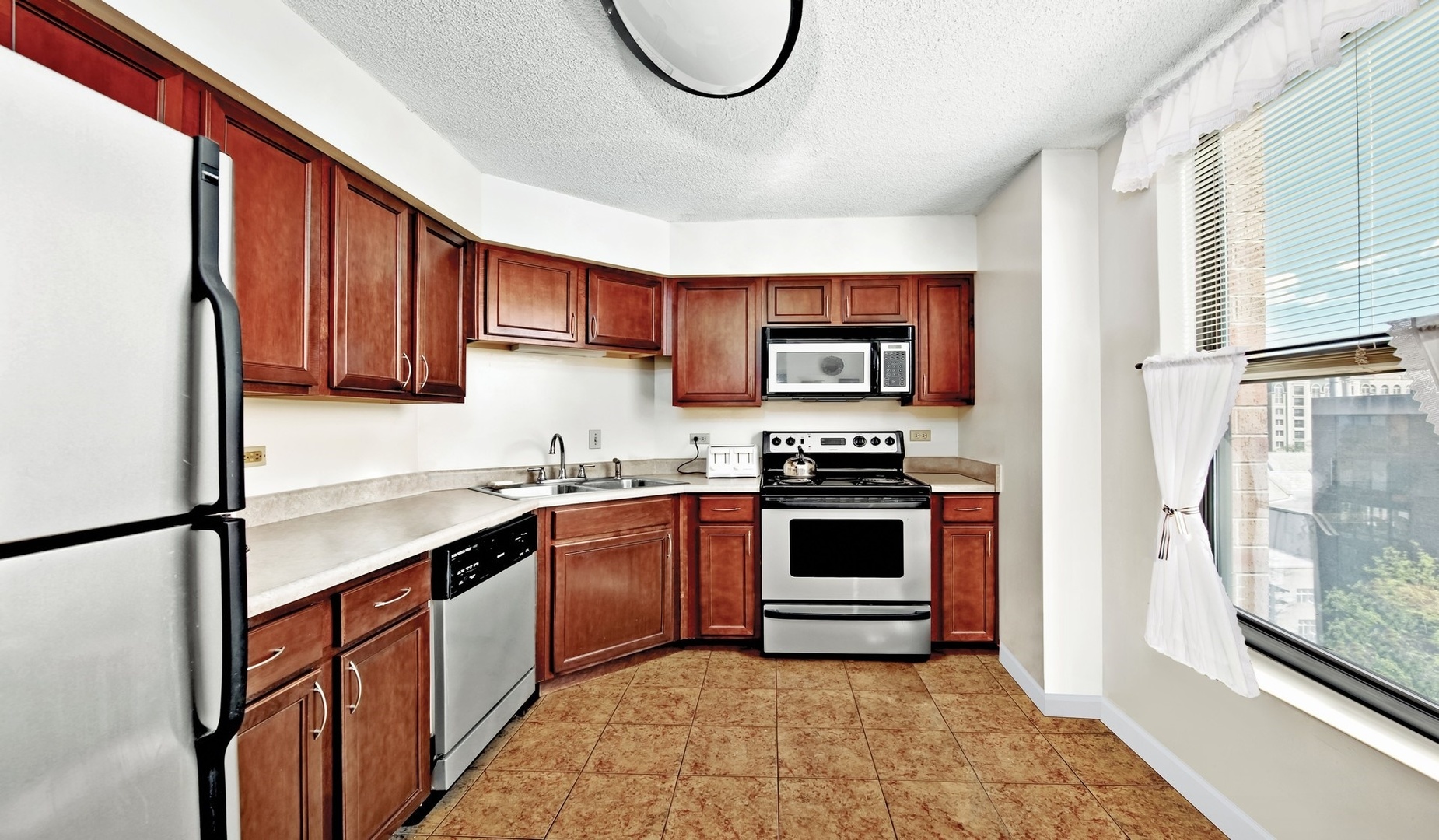 1715 Chicago Avenue 716N