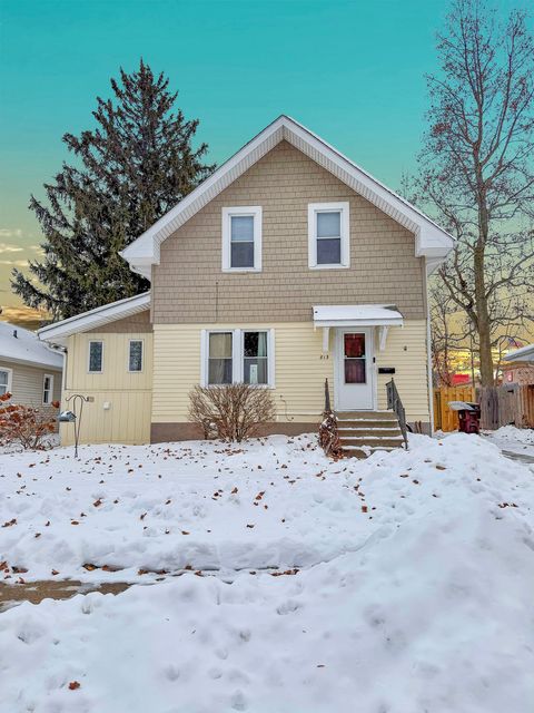 Tiny photo for 813 W Cleveland Street, Freeport, IL 61032 (MLS # 12529315)