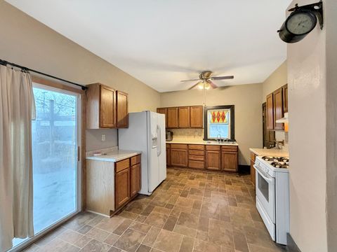 Tiny photo for 813 W Cleveland Street, Freeport, IL 61032 (MLS # 12529315)